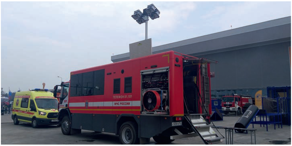 Рис. 1. Пожарный автомобиль газодымозащитной службы многоцелевой АГМ 35-50-400 на шасси IVECO-AMT (4х4)