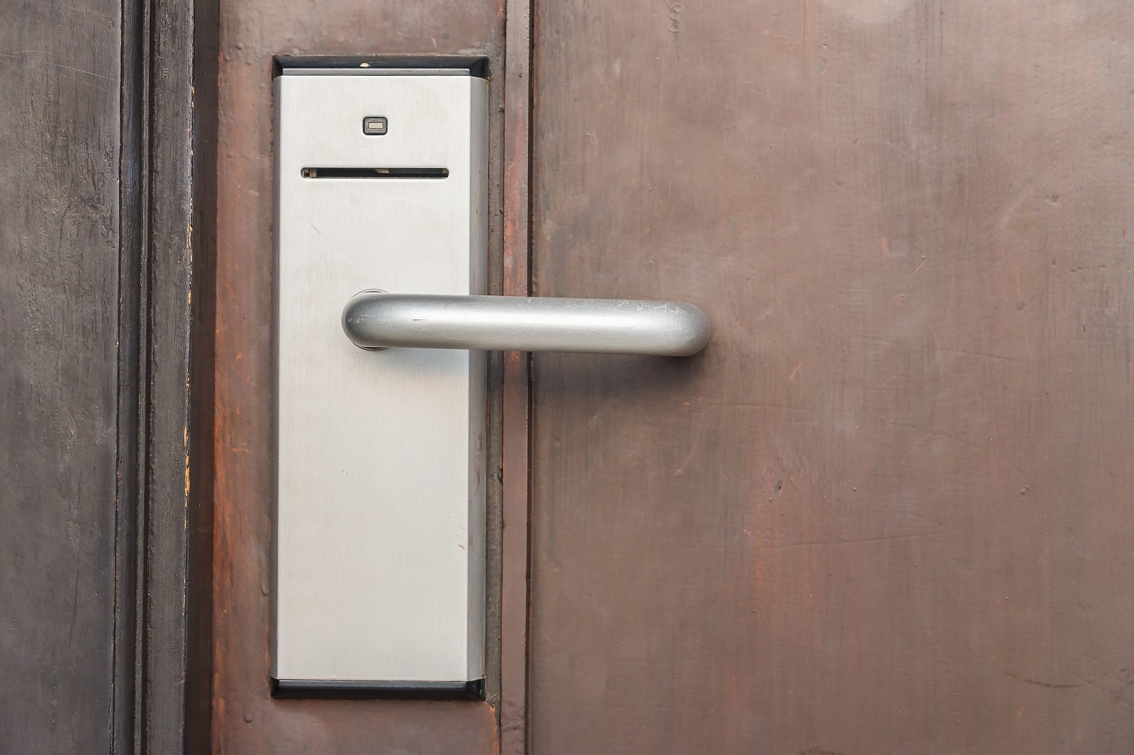 door-with-access-system