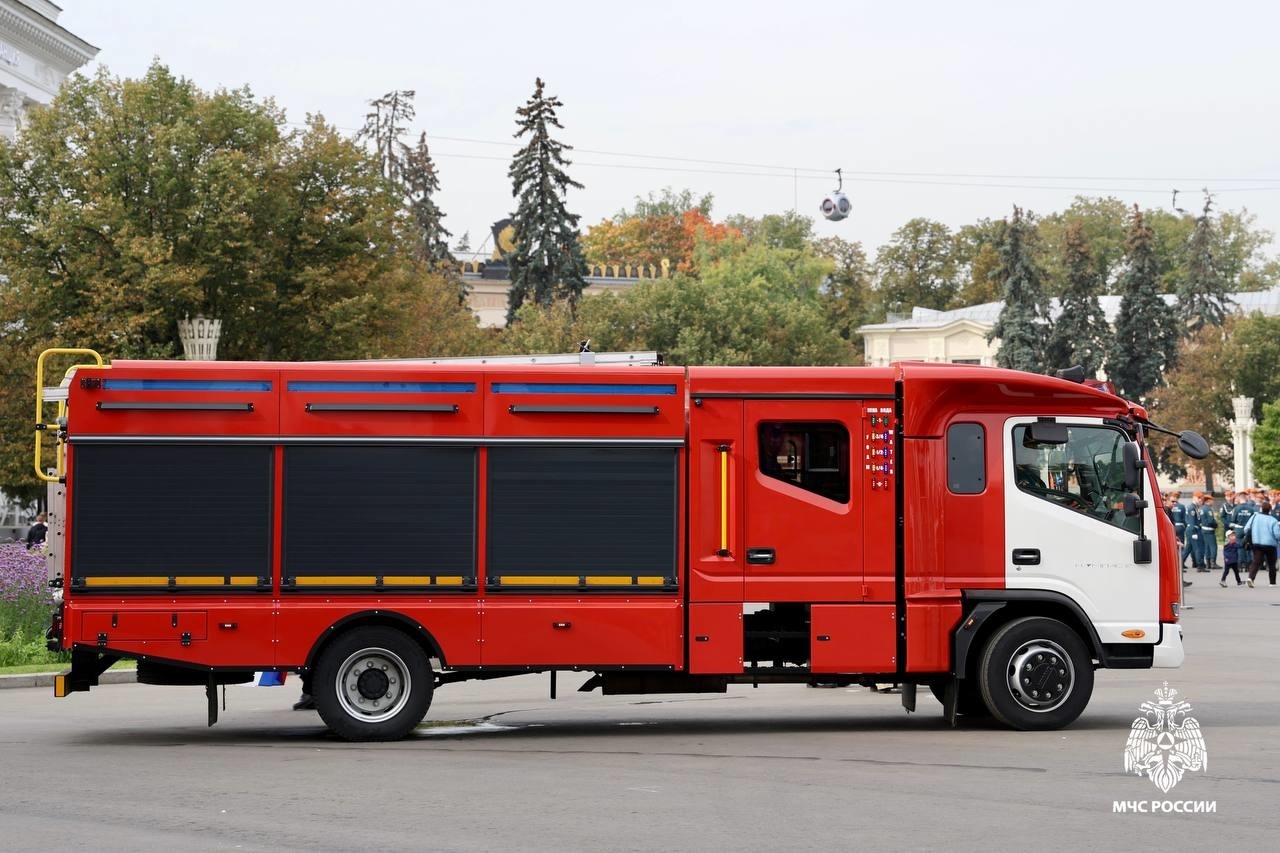 glave-mchs-rossii-aleksandru-kurenkovu-prodemonstrirovali-novyy-obrazec-pozharnogo-avtomobilya_17585208711580718570__2000x2000