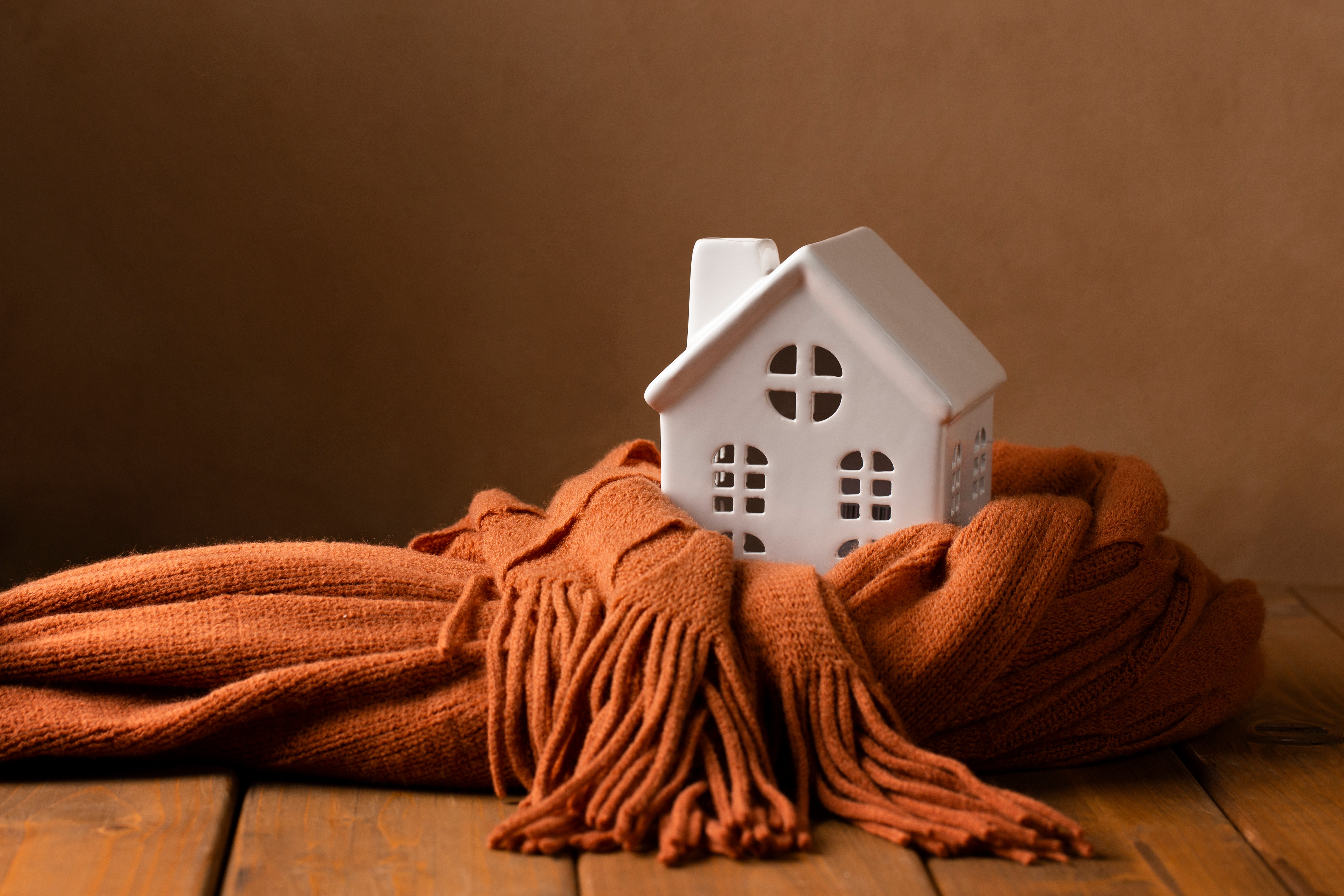 white-house-and-brown-cloth-arrangement