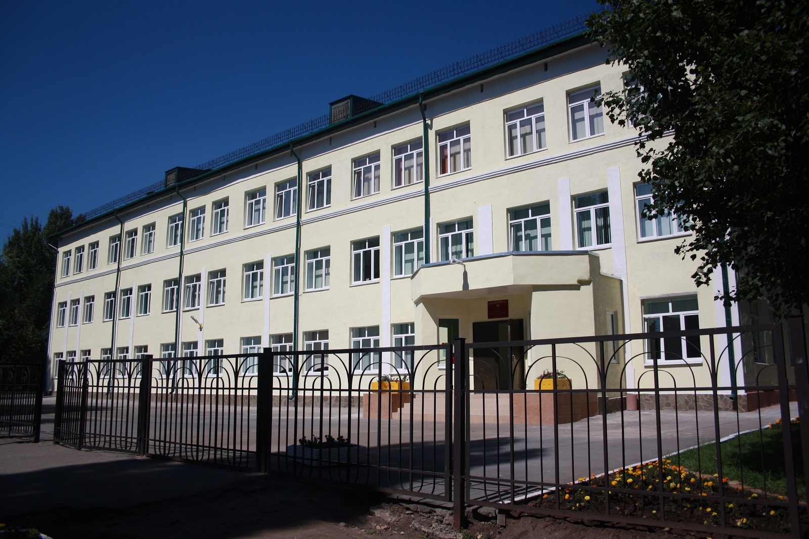 Гимназия