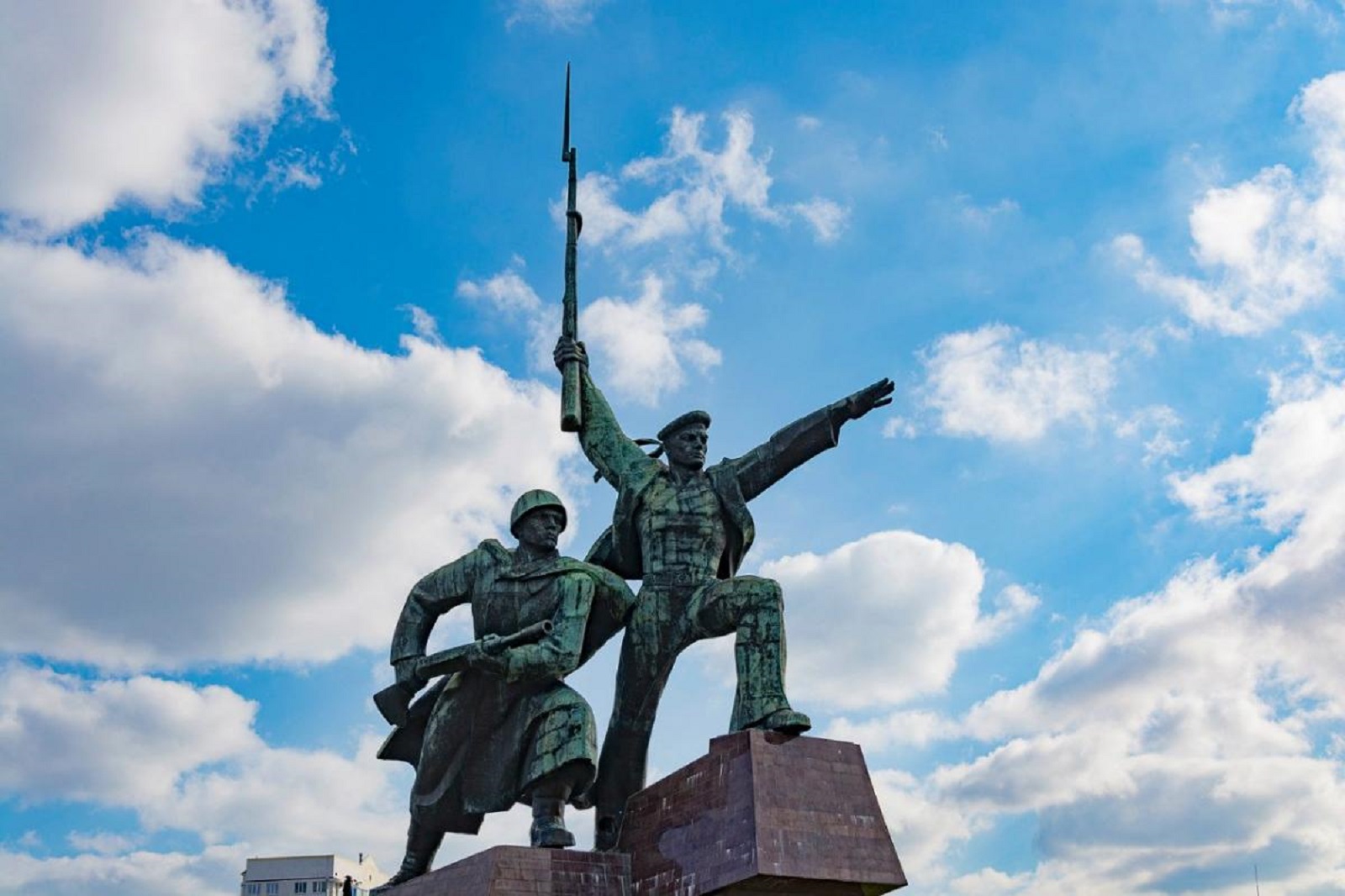 Монумент солдат и матрос в Севастополе