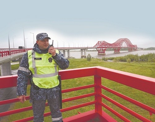 В Ханты-Мансийске проверили качество работы УВО Минтранса на охраняемом мосту через реку Иртыш