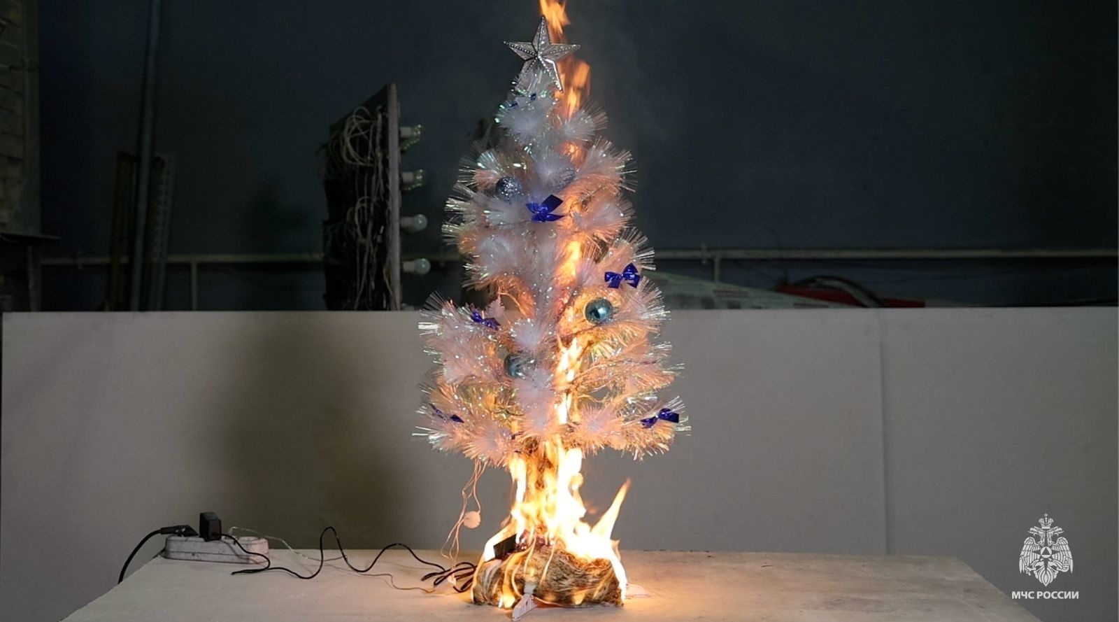 горящая ель